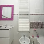 Joivy Stylish 3-bed Flat Near The Aquarium Génova