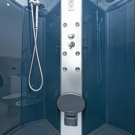 Joivy Stylish 3-bed Flat Near The Aquarium Apartment *