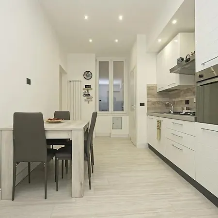 Joivy Stylish 3-bed Flat Near The Aquarium *