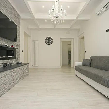 Apartment Joivy Stylish 3-bed Flat Near The Aquarium Genoa