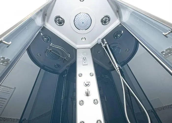 Joivy Stylish 3-bed Flat Near The Aquarium Apartman